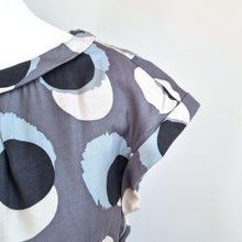 Load image into Gallery viewer, Boden Grey Silk Blend Knee Length Dress UK 8 Polka Dot Cap Sleeve Belted Shift