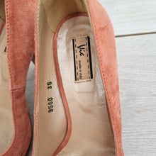 Load image into Gallery viewer, Vic Peep Toe Shoes Court Suede EU 36 UK 3 Made in Italy Pink Gold Buckle Heels