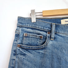 Load image into Gallery viewer, Gap Best Girlfriend Jeans W30 Light Blue Mid Rise Slim Straight Distressed
