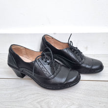 Load image into Gallery viewer, Caravelle Brogues Wide Fit UK 6 Black Leather Lace-Up Shoes EU 39 Comfort Heel