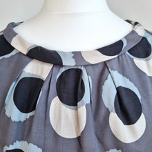 Load image into Gallery viewer, Boden Grey Silk Blend Knee Length Dress UK 8 Polka Dot Cap Sleeve Belted Shift