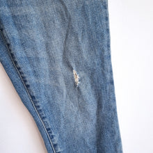 Load image into Gallery viewer, Gap Best Girlfriend Jeans W30 Light Blue Mid Rise Slim Straight Distressed
