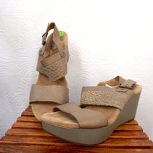Load image into Gallery viewer, Clarks Real Leather Brown Tan Sandals Wedge Platforms Crocodile Straps Shoes UK 7.5