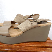 Load image into Gallery viewer, Clarks Real Leather Brown Tan Sandals Wedge Platforms Crocodile Straps Shoes UK 7.5