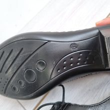 Load image into Gallery viewer, Caravelle Brogues Wide Fit UK 6 Black Leather Lace-Up Shoes EU 39 Comfort Heel
