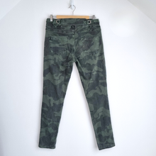 Load image into Gallery viewer, Meek Boutique Jeans Joggers Camouflage Print Large Green Stretch Skinny Casual
