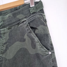 Load image into Gallery viewer, Meek Boutique Jeans Joggers Camouflage Print Large Green Stretch Skinny Casual
