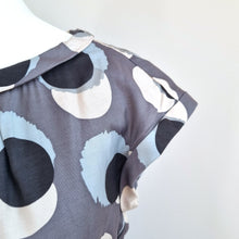 Load image into Gallery viewer, Boden Grey Silk Blend Knee Length Dress UK 8 Polka Dot Cap Sleeve Belted Shift
