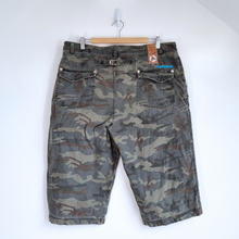 Load image into Gallery viewer, Airwalk Shorts Camouflage Print Cargo Men&#39;s Khaki Green 100% Cotton Bermuda XL
