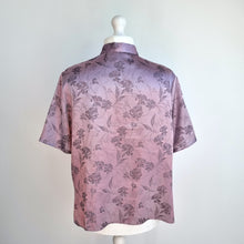 Load image into Gallery viewer, M&amp;S Satin Blouse Chinese Qipao Jacquard Lilac Top Short Sleeve Mock Neck Size 22
