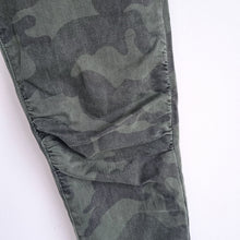 Load image into Gallery viewer, Meek Boutique Jeans Joggers Camouflage Print Large Green Stretch Skinny Casual
