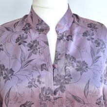 Load image into Gallery viewer, M&amp;S Satin Blouse Chinese Qipao Jacquard Lilac Top Short Sleeve Mock Neck Size 22
