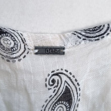 Load image into Gallery viewer, Indian Kaftan Beach Coverup Paisley Print 100% Cotton One Size White Short Boho
