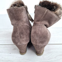 Load image into Gallery viewer, Clarks Brown Suede Boots UK 6.5 Wedge Ankle Faux Fur Lined Lace Up Taupe Winter
