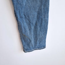 Load image into Gallery viewer, Gap Best Girlfriend Jeans W30 Light Blue Mid Rise Slim Straight Distressed
