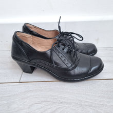 Load image into Gallery viewer, Caravelle Brogues Wide Fit UK 6 Black Leather Lace-Up Shoes EU 39 Comfort Heel
