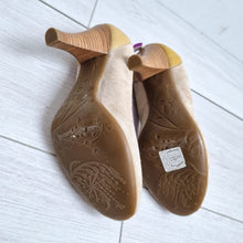 Load image into Gallery viewer, Vic Suede Peep Toe Court Shoes EU 36 UK 3 Made in Italy Beige Purple Bow Heels
