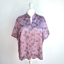 Load image into Gallery viewer, M&amp;S Satin Blouse Chinese Qipao Jacquard Lilac Top Short Sleeve Mock Neck Size 22
