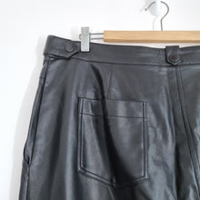 Load image into Gallery viewer, Oliver Bonas Trousers Faux Leather Size 18 Black Wide Leg Pockets High Rise
