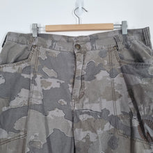 Load image into Gallery viewer, Airwalk Shorts Camouflage Print Cargo Men&#39;s Khaki Green 100% Cotton Bermuda XXL
