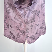 Load image into Gallery viewer, M&amp;S Satin Blouse Chinese Qipao Jacquard Lilac Top Short Sleeve Mock Neck Size 22

