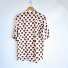 Load image into Gallery viewer, Coconut Silk Kerala Shirt Elephant Print Indian Off-White Mock Neck Men&#39;s 44

