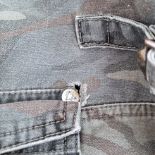 Load image into Gallery viewer, Airwalk Shorts Camouflage Print Cargo Men&#39;s Khaki Green 100% Cotton Bermuda XL
