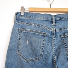 Load image into Gallery viewer, Gap Best Girlfriend Jeans W30 Light Blue Mid Rise Slim Straight Distressed
