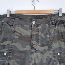Load image into Gallery viewer, Airwalk Shorts Camouflage Print Cargo Men&#39;s Khaki Green 100% Cotton Bermuda XL
