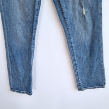 Load image into Gallery viewer, Gap Best Girlfriend Jeans W30 Light Blue Mid Rise Slim Straight Distressed
