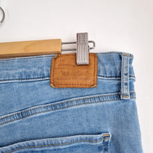 Load image into Gallery viewer, Levi&#39;s Jeans Mile High Super Skinny Light Blue Wash Stretch Plus Size 16W  W34
