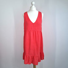 Load image into Gallery viewer, Cynthia Rowley Dress Sleeveless 100% Linen French Rose V-Neck Knee Length Smock
