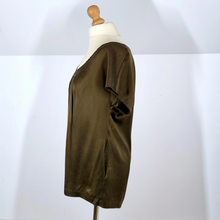 Load image into Gallery viewer, DKNY Top Silk Khaki Blouse Smock Pockets Pleated Short Sleeve Slouchy 90s Y2K 10
