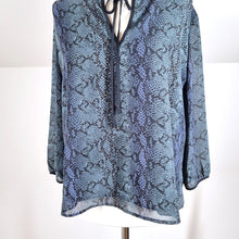 Load image into Gallery viewer, Hush Blouse Snakeskin Print Smock Top Blue Purple Bow Peasant 3/4 Sleeves Boho 8
