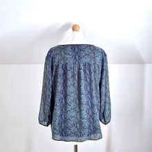 Load image into Gallery viewer, Hush Blouse Snakeskin Print Smock Top Blue Purple Bow Peasant 3/4 Sleeves Boho 8
