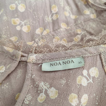 Load image into Gallery viewer, Noa Noa Blouse Camisole Vintage Y2K Top Beige Floral Print Belted Cap Sleeves XL
