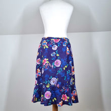 Load image into Gallery viewer, East Skirt 100% Linen Floral Print Blue Fit &amp; Flare Lined Summer Bright Knee 10
