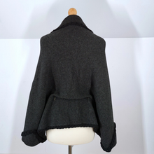 Load image into Gallery viewer, 100% Wool Cape Flat 8 Hand Knitted Cardigan Wrap Shawl Shrug Grey Black One Size
