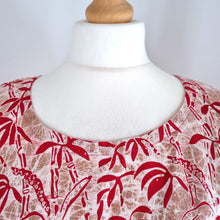 Load image into Gallery viewer, Vintage Batik Top Cropped Blouse Boxy Red Short Sleeves Bali Murni Cotton Large
