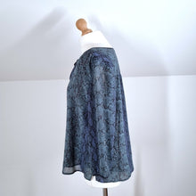 Load image into Gallery viewer, Hush Blouse Snakeskin Print Smock Top Blue Purple Bow Peasant 3/4 Sleeves Boho 8
