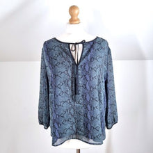 Load image into Gallery viewer, Hush Blouse Snakeskin Print Smock Top Blue Purple Bow Peasant 3/4 Sleeves Boho 8
