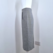 Load image into Gallery viewer, Jaeger Skirt Midi Pencil Check Prince of Wales Plaid Grey Work Office Lined 8
